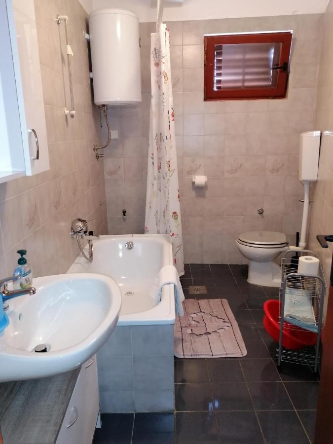 Apartments Stjepic Sukošan Eksteriør bilde