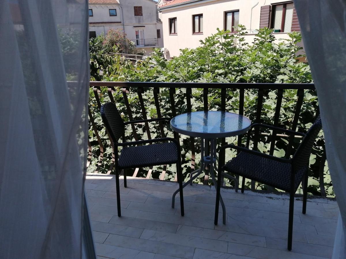 Apartments Stjepic Sukošan Eksteriør bilde