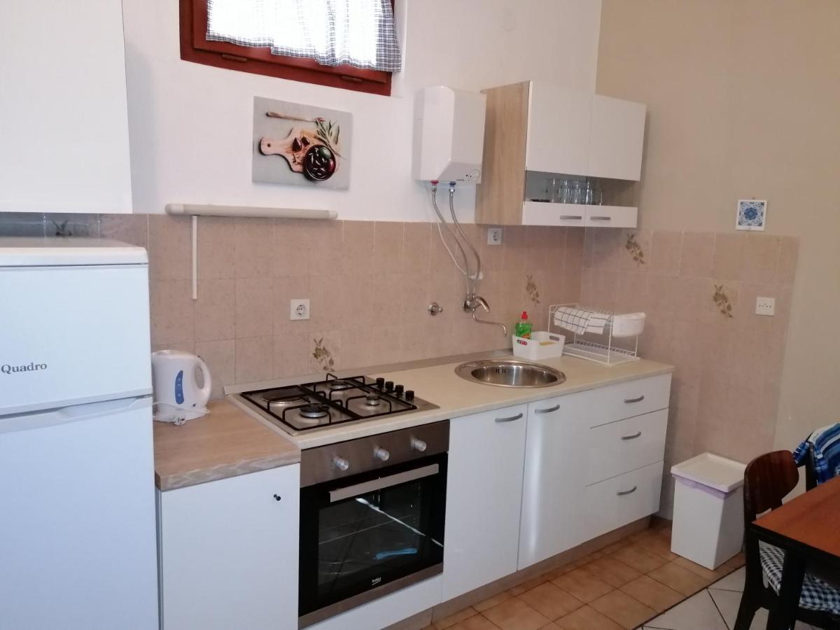 Apartments Stjepic Sukošan Eksteriør bilde