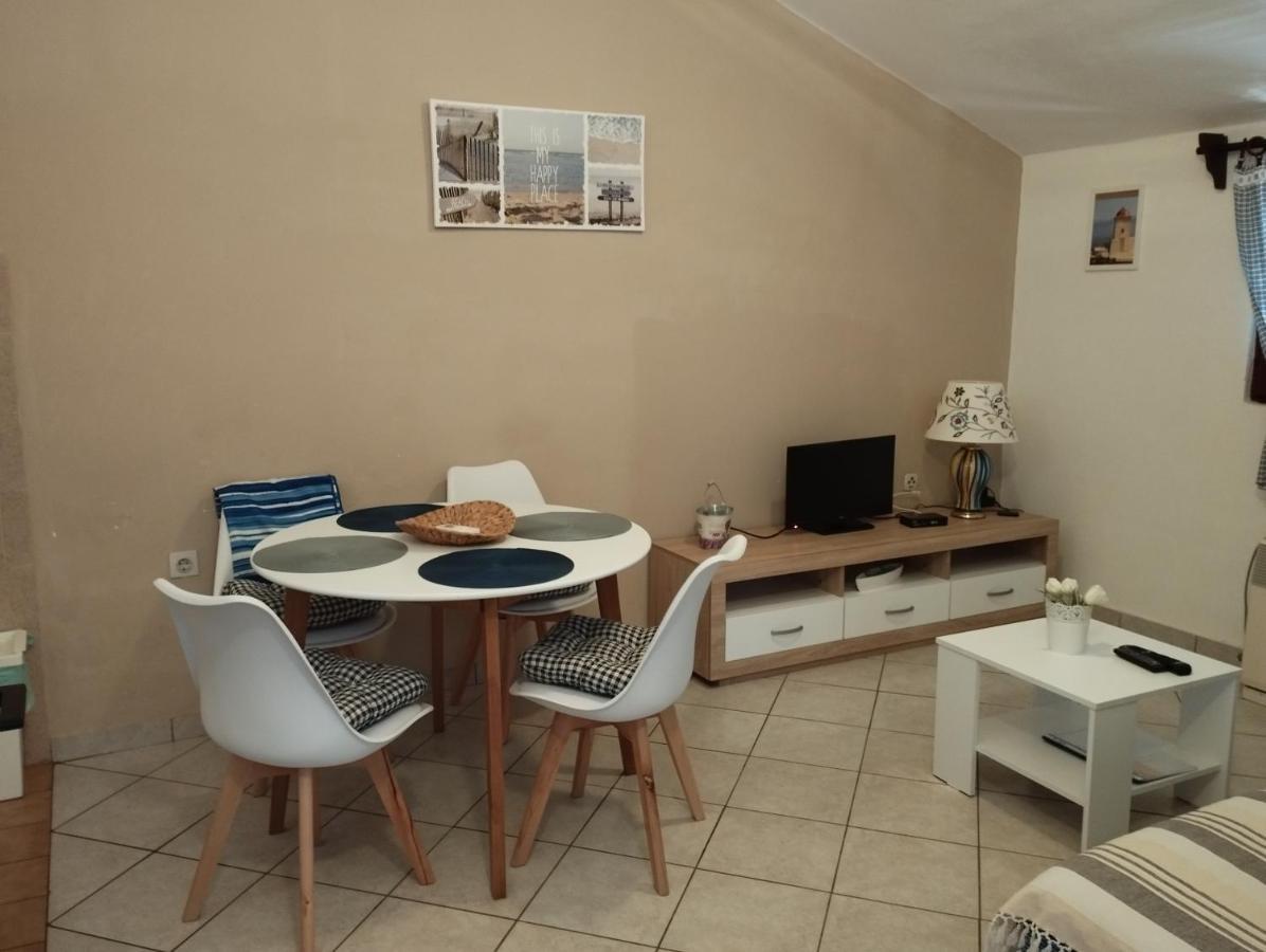 Apartments Stjepic Sukošan Eksteriør bilde