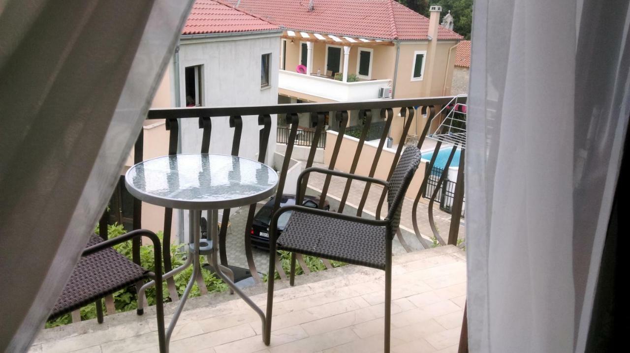 Apartments Stjepic Sukošan Eksteriør bilde